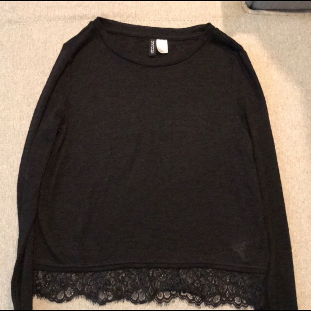 H&M knit long sleeve shirt w/ lace bottom